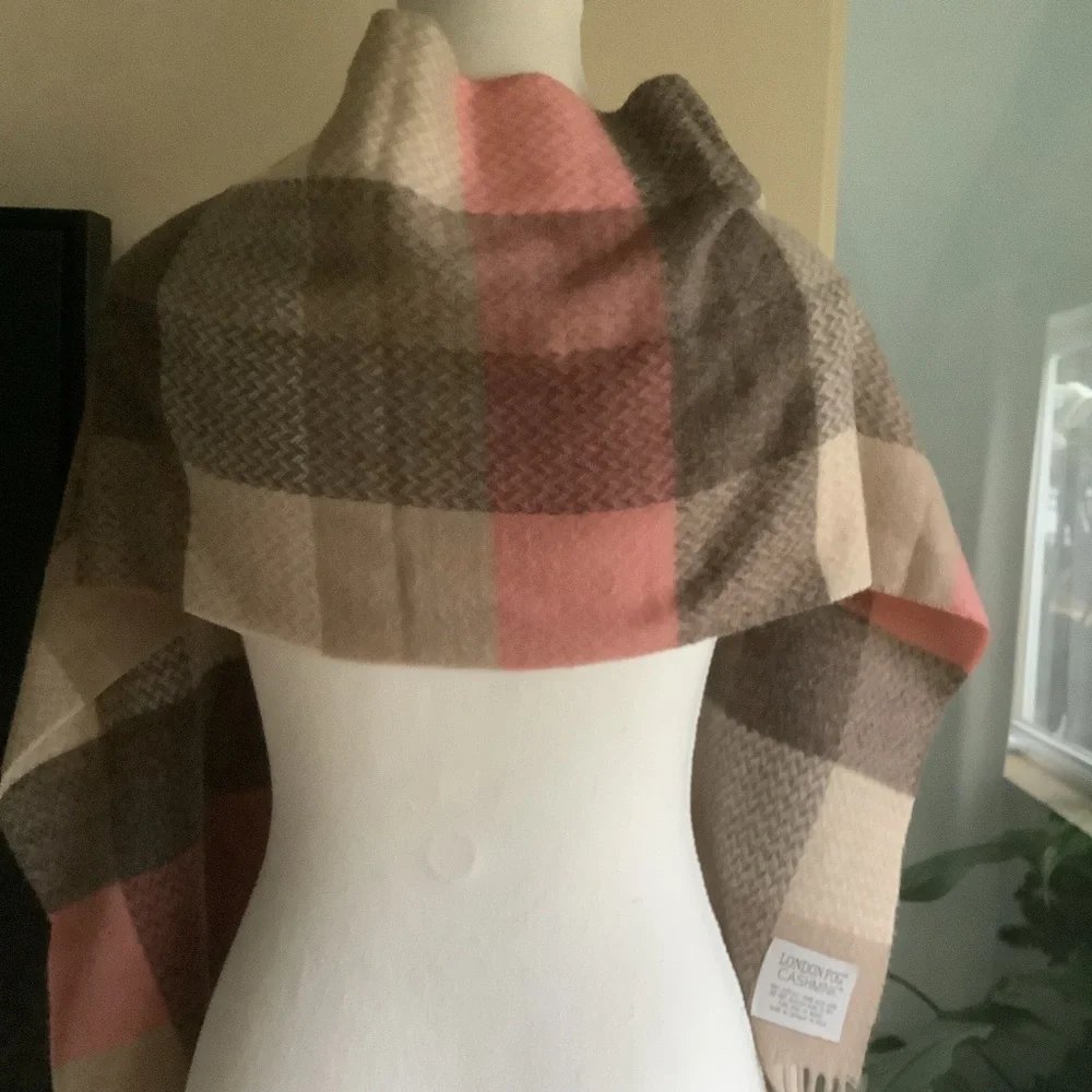 London Fog Cashmink Pink and Cream Scarf Made in Germany - Picture 3 of 12